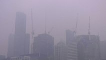 Incendies en Australie: les images de Melbourne toujours plongée dans une épaisse fumée