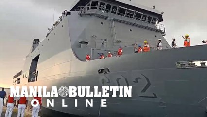 President Duterte casts off the last mooring lines of BRP Davao del Sur