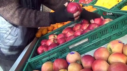 İhtiyaç sahiplerinin yüzü “Askıda meyve, sebze” ile güldü