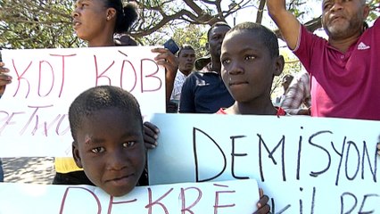 Guinea protest: Rallies against President Alpha Conde's bid to extend term