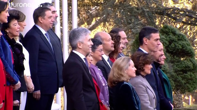 España pone fin a más de un año sin Gobierno con un Consejo de Ministros sin precedentes