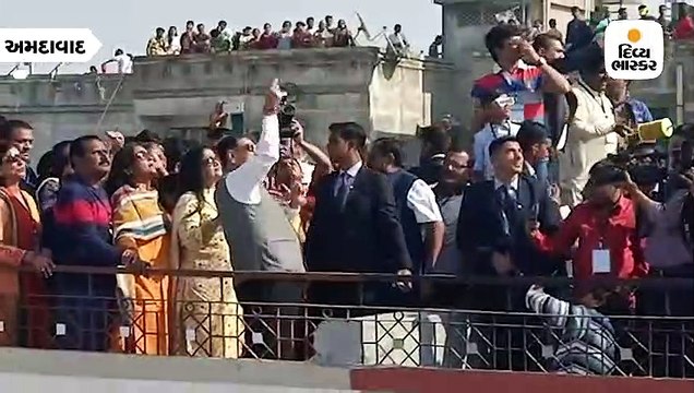 ગોમતીપુર-સરસપુરમાં CAAનો વિરોધ કરતા પતંગો ઉડ્યા, હાર્દિક પટેલ, મુખ્યમંત્રી અને મેયરે પણ પેચ લડાવ્યા