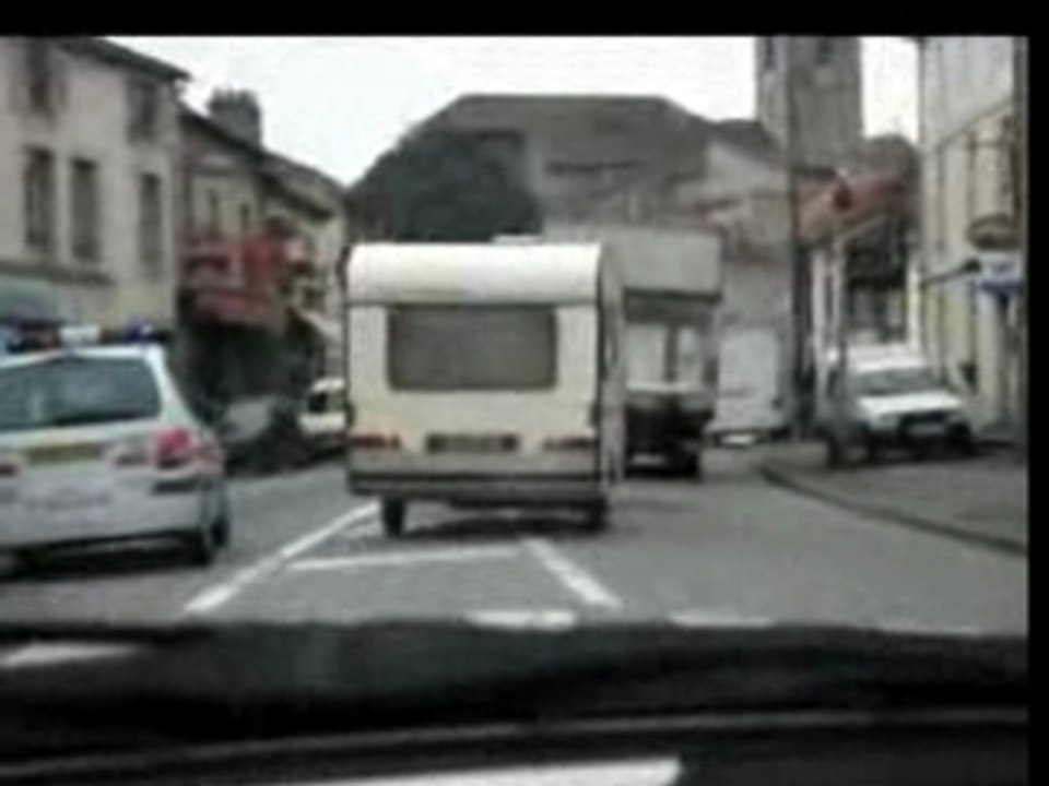 Course-poursuite-police-caravane