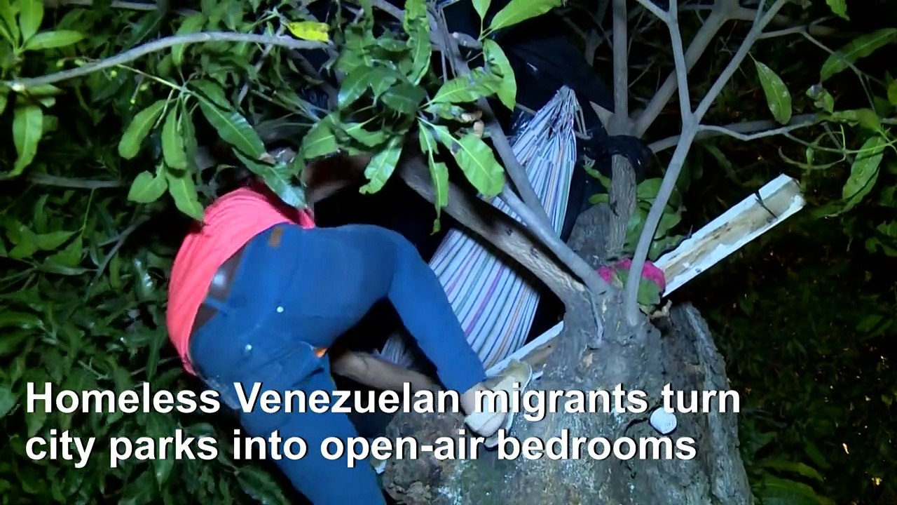 Venezuelans migrants transform Colombia's parks into open-air bedrooms