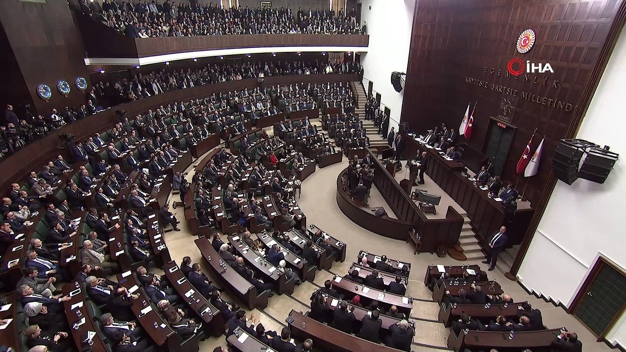 Şehit kızı Gülay Demir sözleriyle AK Parti grup toplantısında ayakta alkışlandı