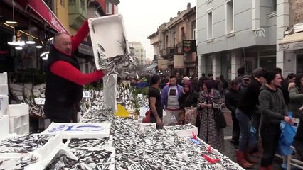 Fiyatı 5 liraya düşen hamsi ilgi gördü