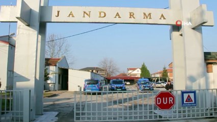 71 Yaşındaki Engelli Vatandaştan Kendisini Sırtına Alıp Yolun Karşısına Geçiren Jandarma