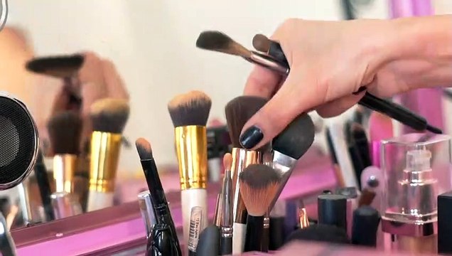 طريقة تطبيق مكياج بالألوان الترابية خطوة بخطوة من الفاشينيستا رشا البيك
