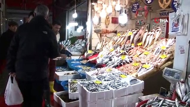 Deniz suyu sıcaklığı düştü; balık tezgahları doldu,taştı