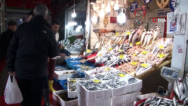 Deniz Suyu Sıcaklığı Düştü; Balık Tezgahları Doldu,Taştı