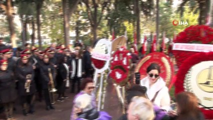 Atatürk'ün annesi Zübeyde Hanım, İzmir'deki mezarı başında anıldı