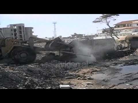 Durrës, prishen ndërtimet pa leje në plazh - (6 Prill 2000)