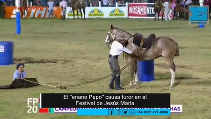 El "enano Pepo" causa furor y es la gran atracción del Festival de Jesús María