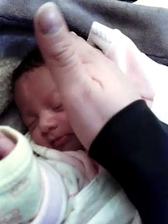 Bebé de 9 días de nacida, lo más tierno