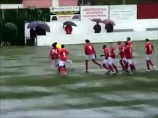 Önce penaltı kurtartı, sonra da gol attı!