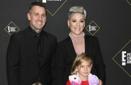 Pink e Carey Hart fizeram passeio de moto para comemorar 14º aniversário de casamento