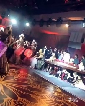 Mesut Özil-Amine Gülşe çiftinin kına gecesinde Ölürüm Türkiyem şarkısı çalındı