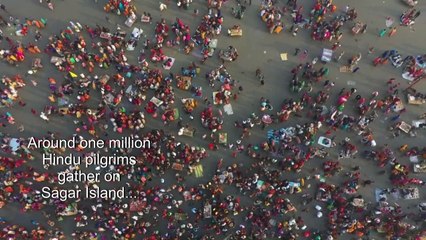 A million Hindus gather to take 'holy dip' in the Ganges