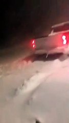 Québec : Une pickup coincée dans la neige et le propriétaire est en colère
