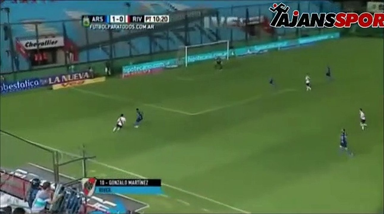 Riverlı genç yetenek, rakip defansı ipe dizdi