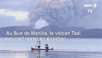 Le volcan des Philippines recouvre les villes de cendre