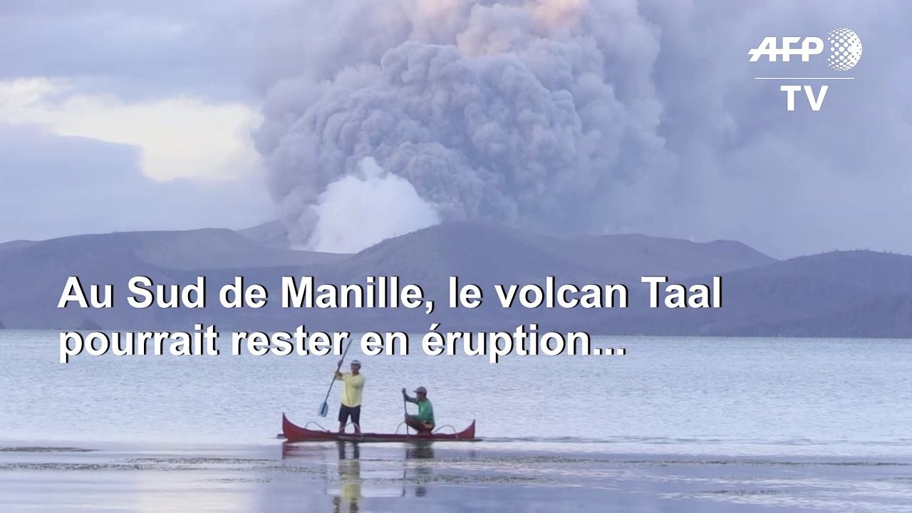 Le volcan des Philippines recouvre les villes de cendre