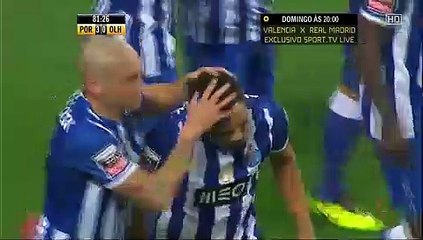 Portolu oyuncu ceza sahası dışından örümcek aldı!