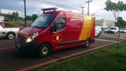 Mulher fica ferida em colisão entre carros na Av. Tancredo Neves