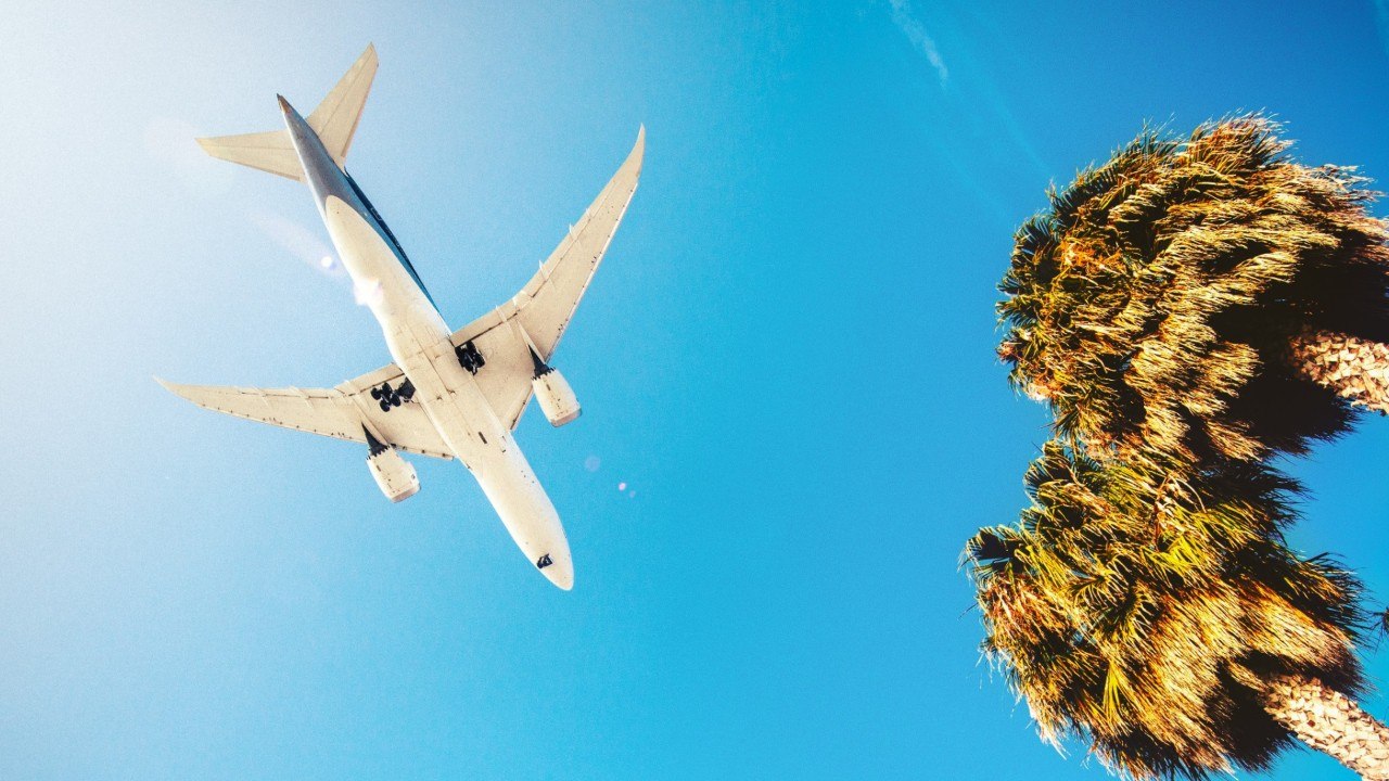 What A Dump! Delta Jet Drops Fuel On LA School Playground During Recess