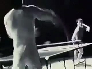 Bruce Lee bakın masa tenisini nasıl oynamış! Nosltaji