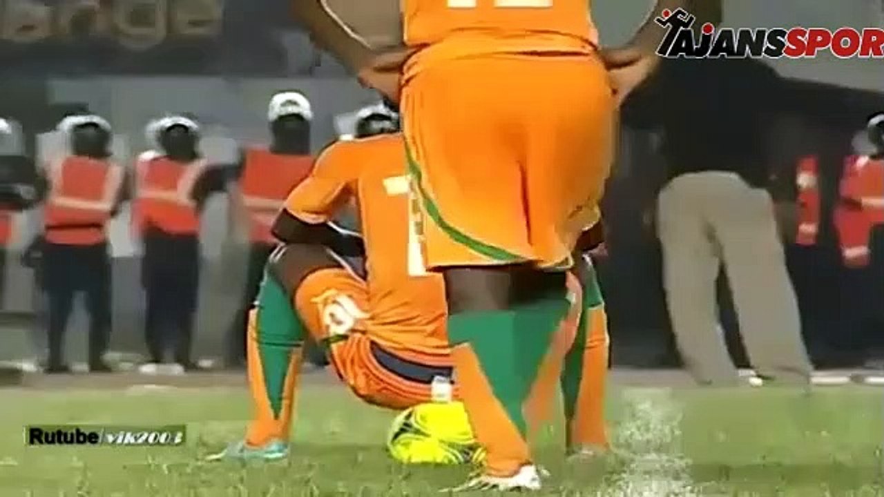 Senegal vs Ivory Coast - Drogba attacked by ang...