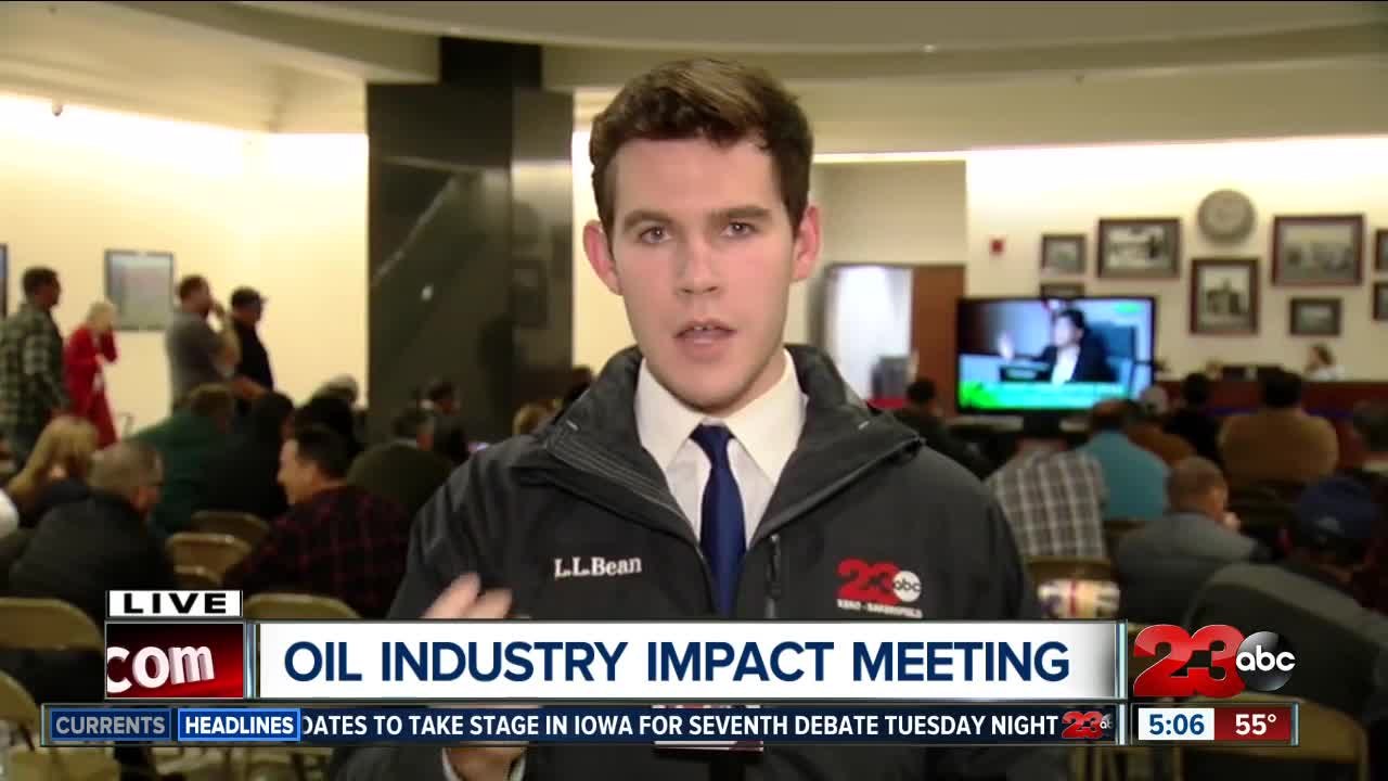 Hundreds turn out as Governor's office meets wi...