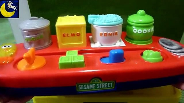 Vintage Playskool Sesame Street Poppin Pals Pop Up Toy 1985