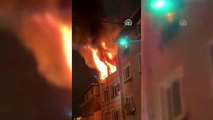 Beyoğlu'ndaki bina yangını itfaiye ekiplerince söndürüldü