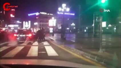 Sorduğu soruya olumsuz yanıt alınca yumruklar konuştu