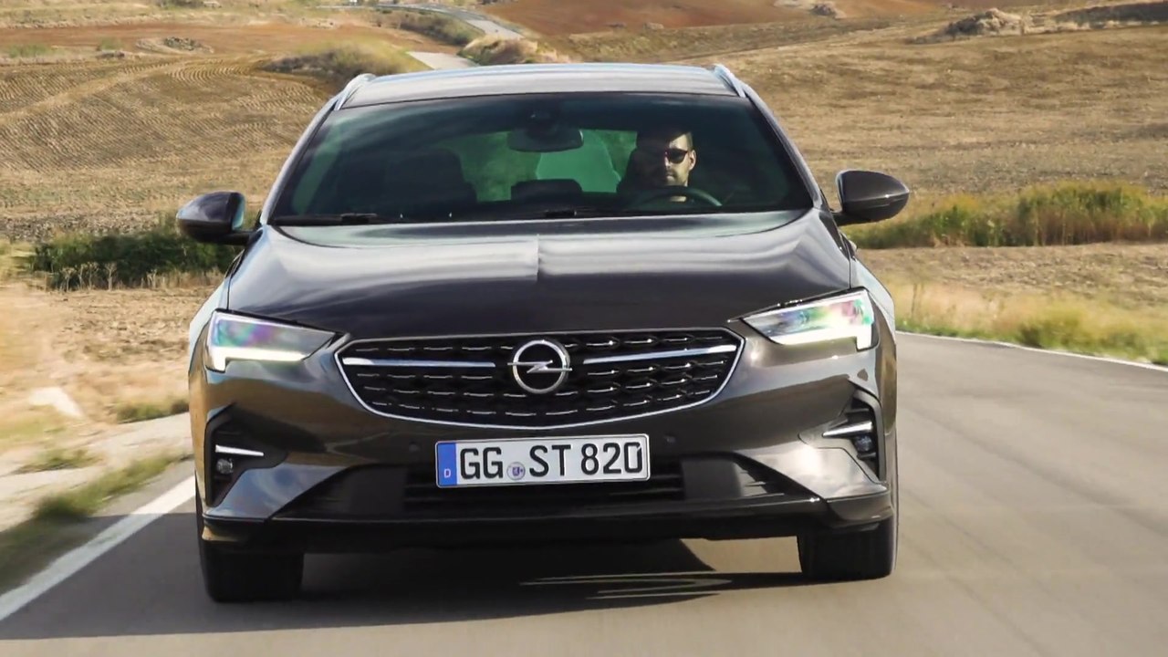 The new Opel Insignia Sports Tourer Driving Video
