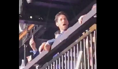 Paul Rudd rocking on Foo Fighters like a maniac !