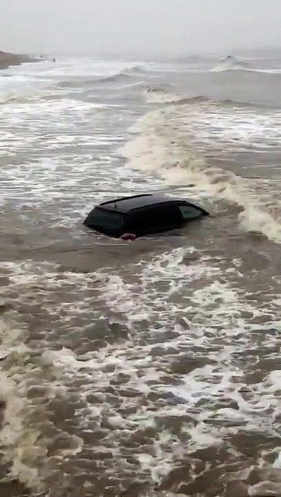 Car in sea at Starr Gate