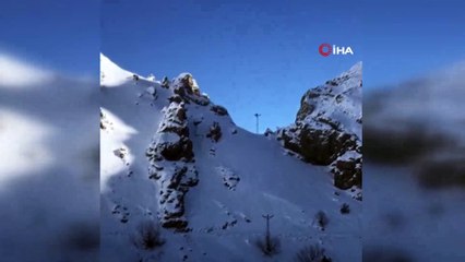 Bir buçuk metre karda ekmek mücadelesi