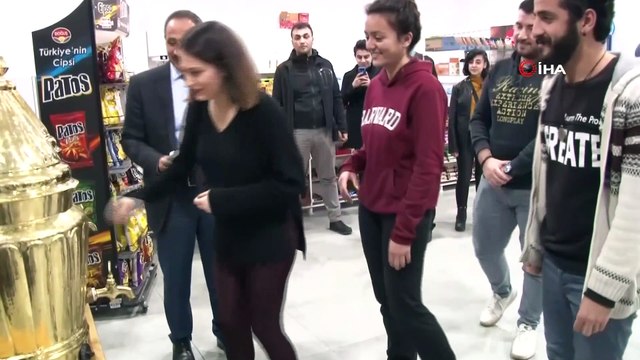 350 bin kitap ve materyalle bölgenin en büyük kütüphanesi 24 saat öğrencilerin hizmetinde