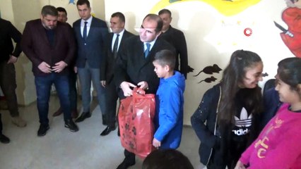 Silopi'de öğrencilere kışlık giysi yardımı