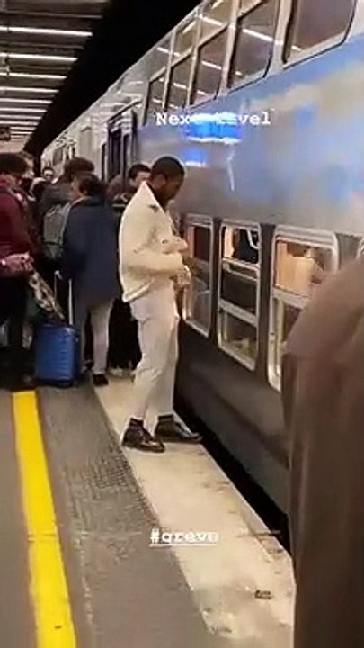Une technique originale pour rentrer dans le RER