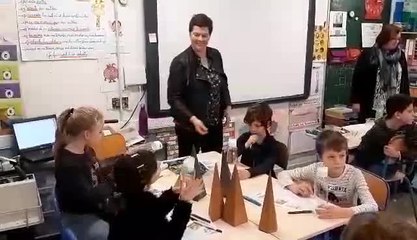 Les élèves de Frasnes ont reçu des gourdes