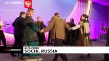 Putyin és Bush közös táncolós videóját tette közzé a Kreml