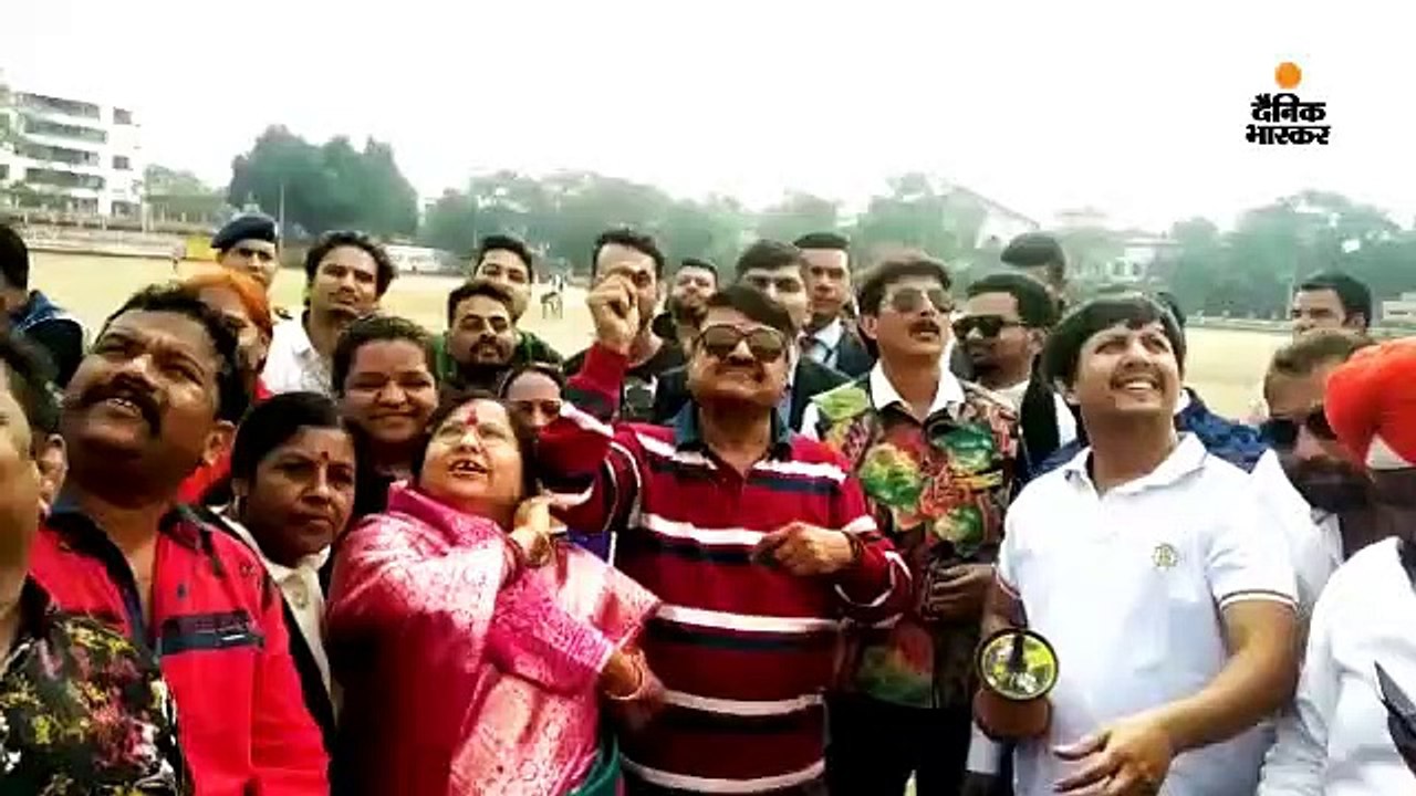 ओंकारेश्वर-महेश्वर में नर्मदा और उज्जैन में शिप्रा नदी में स्नान के लिए उमड़ी श्रद्धालुओं की भीड़