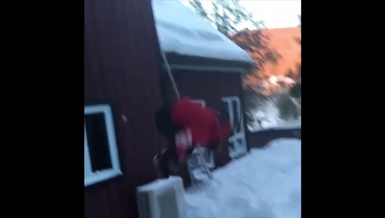 Saut du 1er étage la tête dans la neige !