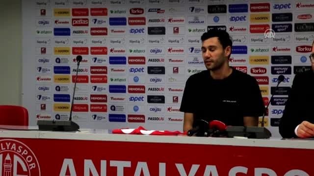 Antalyaspor, Veysel Sarı'yı transfer etti