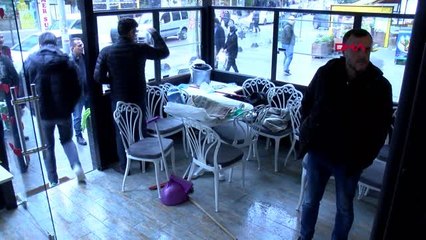 Bayrampaşa'daki bıçaklı saldırgan dehşeti: kafe çalışanı o anları anlattı