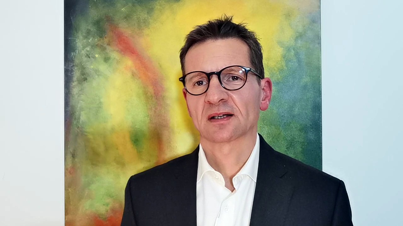 DE 0:02 / 28:39 Wege aus dem Wahnsinn – vom Verschwendungskonsum zur gemeinwohl-orientierten Postwachstums-Ökonomie