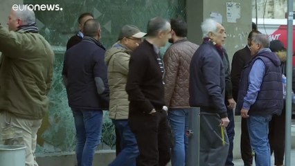 اعتقال عشرات الأشخاص في بيروت إثر تحطيم متظاهرين واجهات مصارف